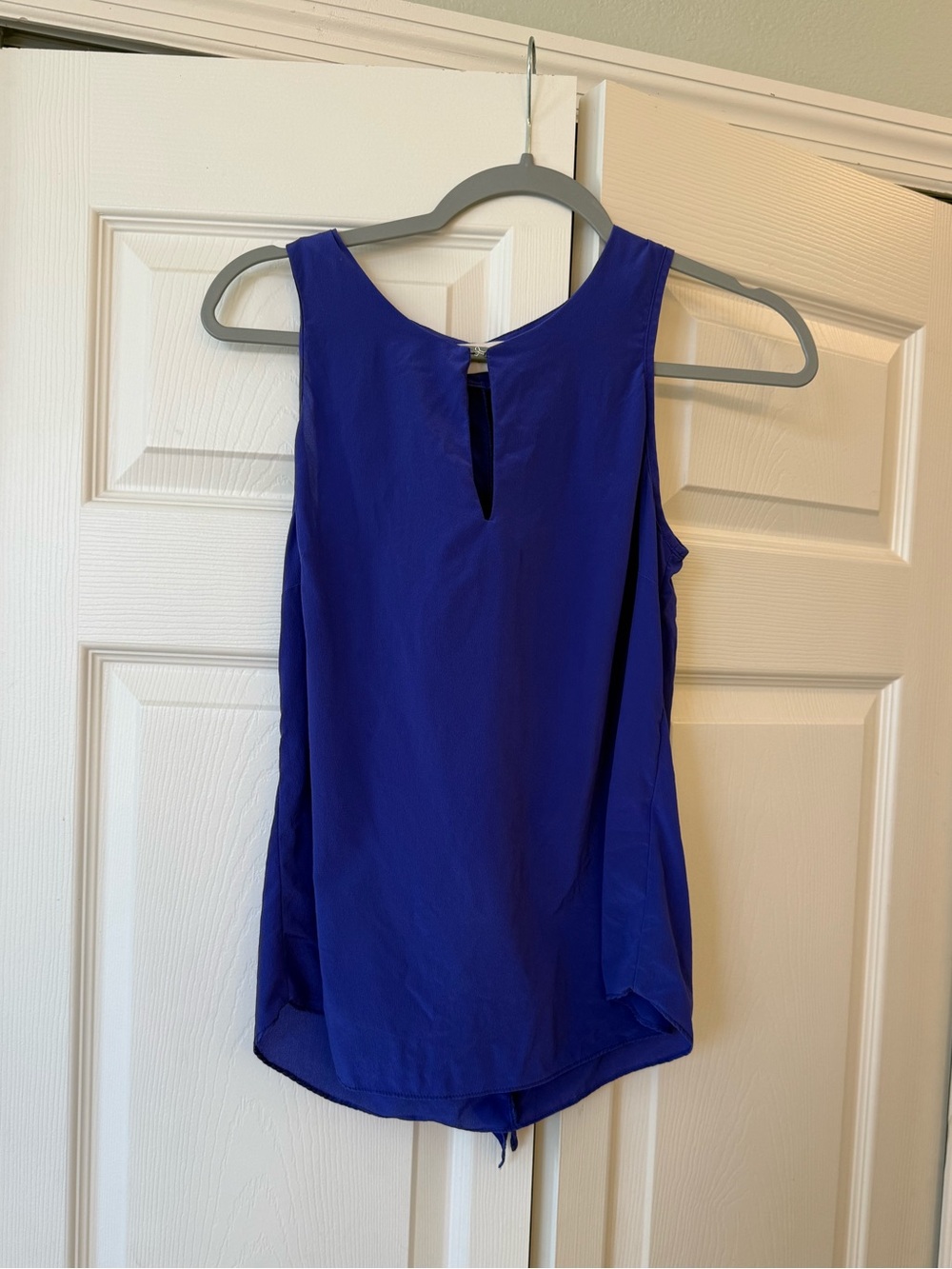 Amanda Uprichard Blue Silk Sleeveless Blouse Ruffle Back Size Small